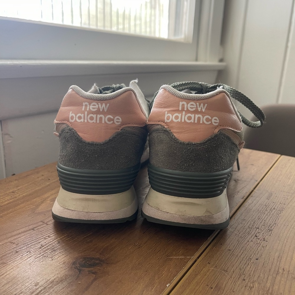Size 8.5 Green New Balance 574s - Picture 4 of 5